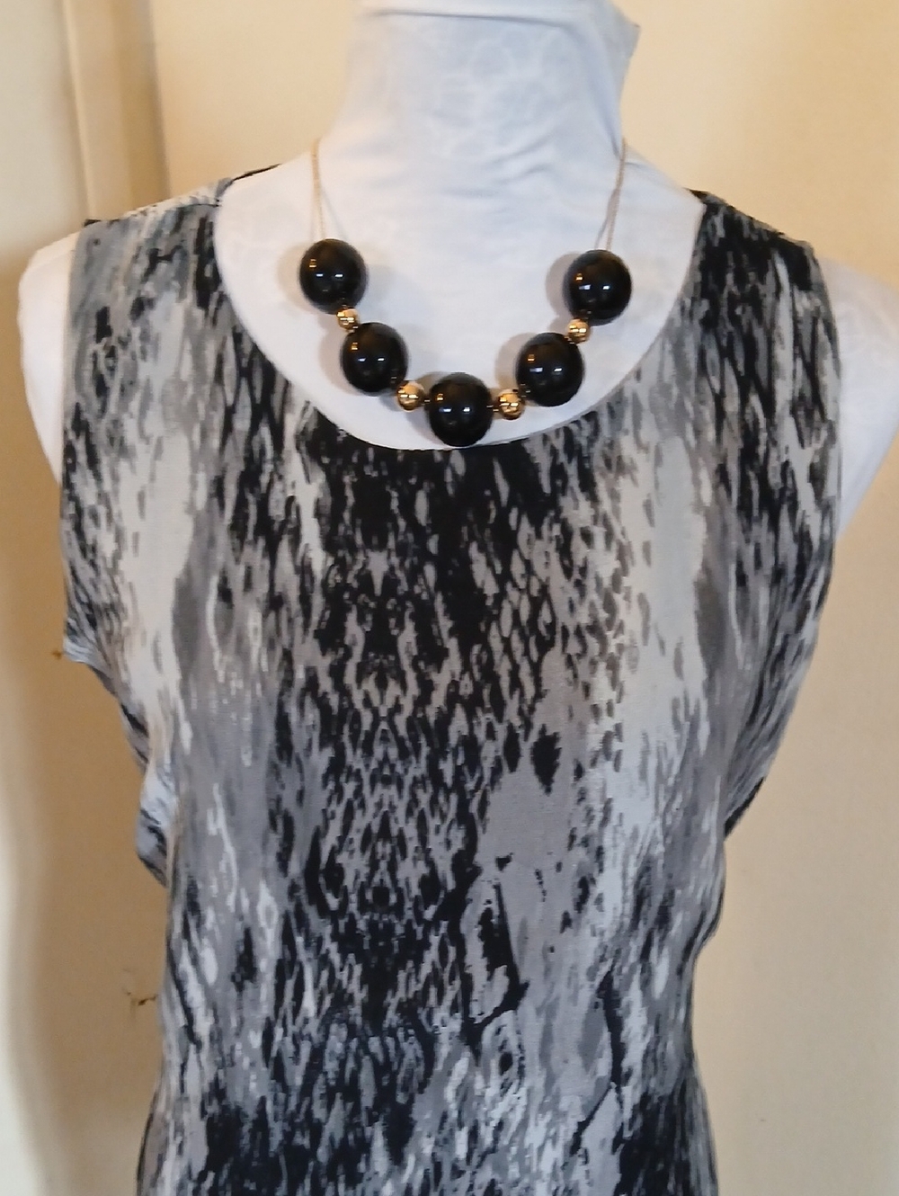 Joseph A Black and Gray Printed Sleeveless Top